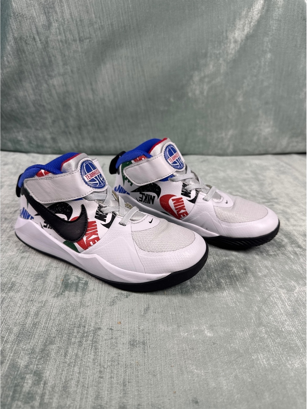 Nike Team Hustle D 9 Allover Logo Basketball Shoes Kids 1Y CW5815-100